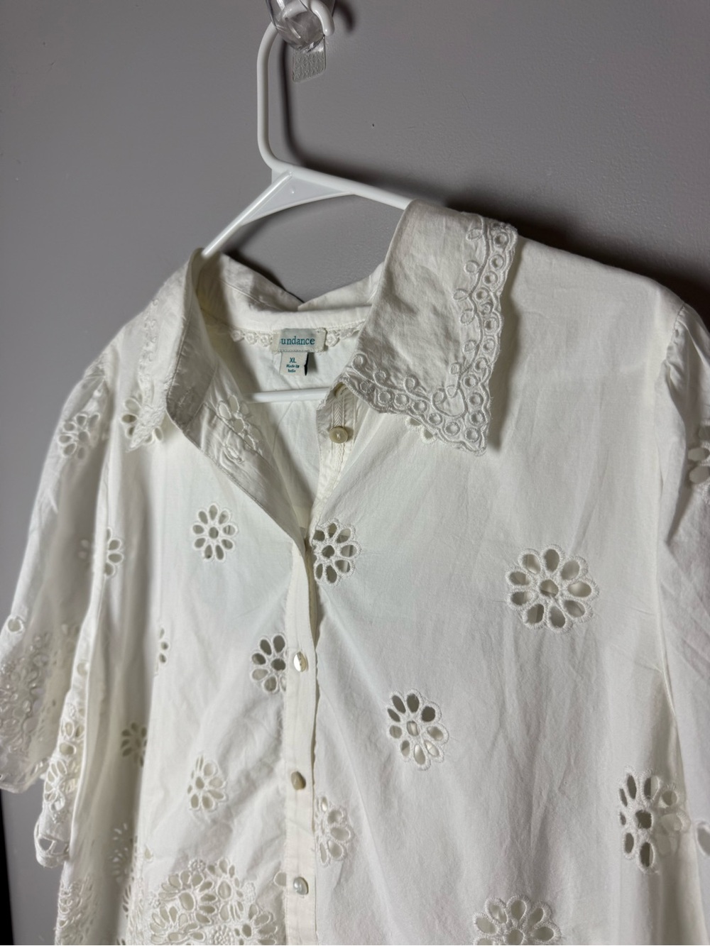 Sundance Women’s White Eyelet Button Up Blouse SZ XL Floral Embroidered Delicate